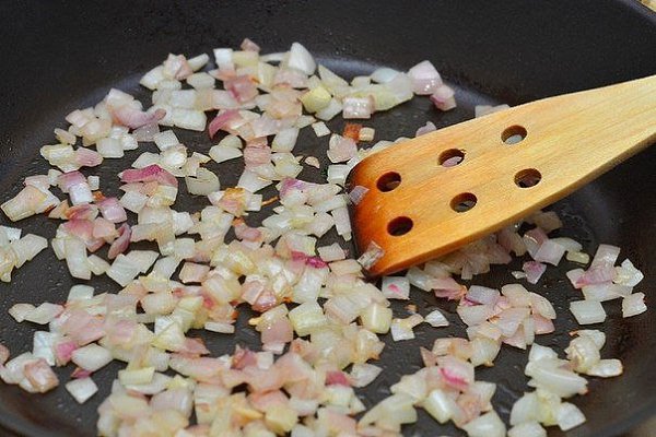 Гречневая каша с грибами.Ингредиенты:Гречка 1 чашка;Вода 2 чашки;Шампиньоны 400 г;Лук репчатый 1 ... - 5
