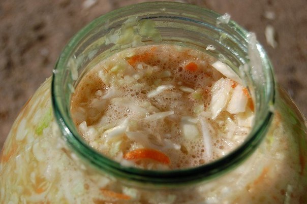 Вкусная хрустящая квашеная капуста в рассоле.Квашеная капуста по этому рецепту получается очень ...