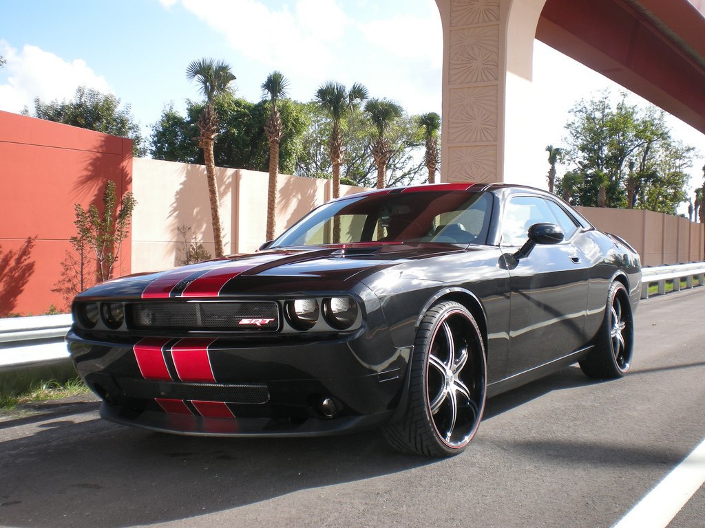 Dodge Challenger.   -. - 2