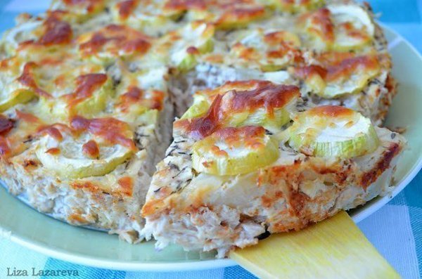 Куриный пирог.Ингредиенты2 больших куриных филе (у меня 1 крупная грудка на косточке)2 цукини300 г ...