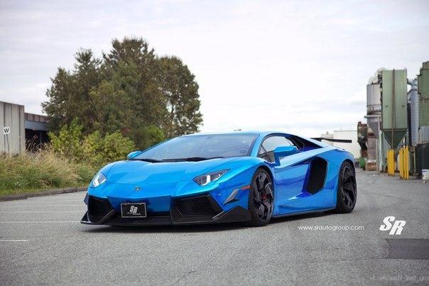 Lamborghini Aventador - 2