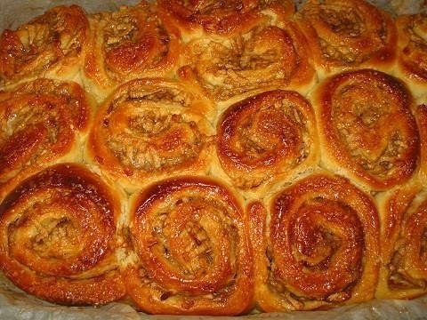 Булочки с яблоком из быстрого теста.Ингредиенты:200 мл. теплого молока30 гр. сливочного масла3 ст. ... - 2