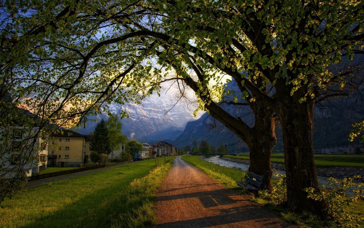 Скамейка в горах