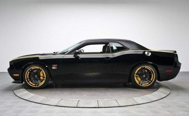 Dodge Challenger SRT8 - 3