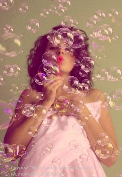 Мыльные пузыри — это состав из мыла, улыбок, радости, детского смеха и чувства, что ты счастлив.