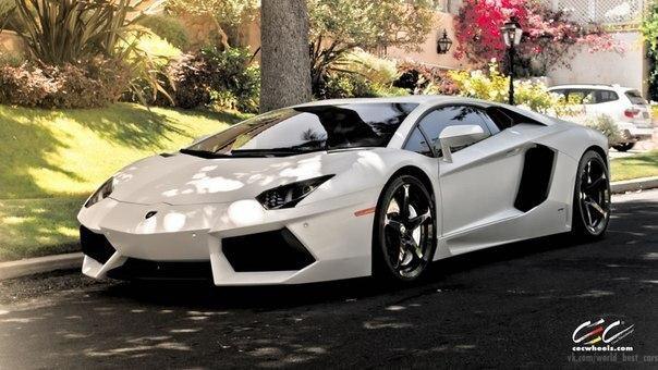 Lamborghini Aventador - 2