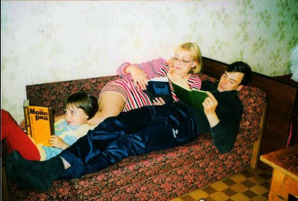    )))