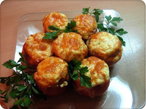 Помидоры, фаршированные курицей.Ингредиенты:- помидоры- куриная грудинка- майонез- специи- ...