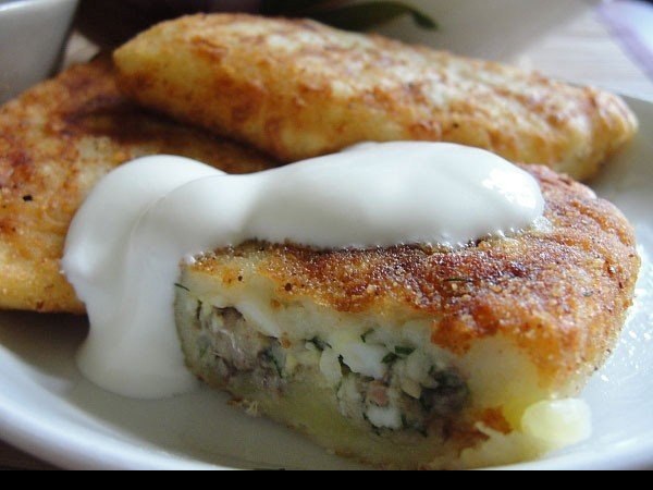 Картофельные зразы можно готовить с разной начинкой с грибами или с мясом. Выбирайте кто как любит. ...
