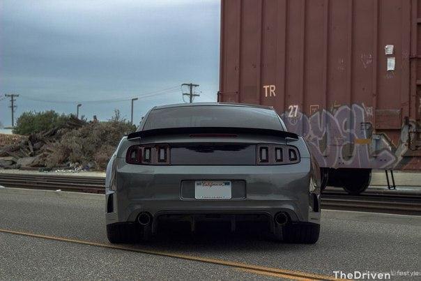 Ford Mustang GT 5.0 - 8