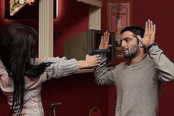 Я на свете всех милей, всех прекрасней и белее? - Ты прекрасна спору нет, убери свой пистолет!