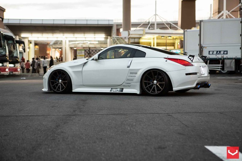 Nissan 370Z. - 4