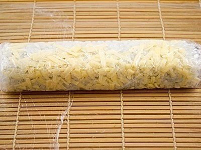 Роллы с семгой и креветками.Ингредиенты:- 300 грамм риса (готового для суши)- семга или лосось- ... - 2