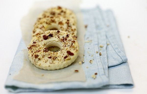 Песочные кольца с орехами, как в школе.Ингредиенты:Масло - 200 гСахар или сахарная пудра - 130 гМука ...