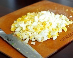 Окрошка на кефире мясная с зеленым горошком. Ингредиенты на 4-5 порций окрошки: ?горошек ... - 4