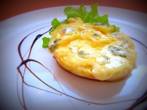 Курица с ананасом под сырной корочкой. Я очень люблю сочетание курицы и ананаса, а этот вариант ...