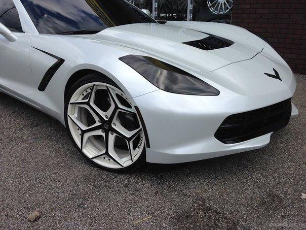 Chevrolet Corvette Stingray. - 4