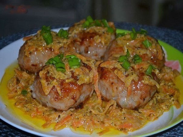 Вкусные котлетки.Котлеты:-фарш 500 гр-2 небольшие луковицы-4 зуб чеснока-ломтик белого хлеба, ...