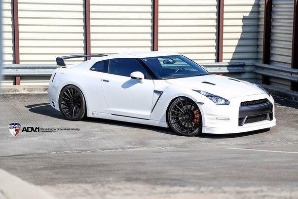 Nissan GT-R - 3