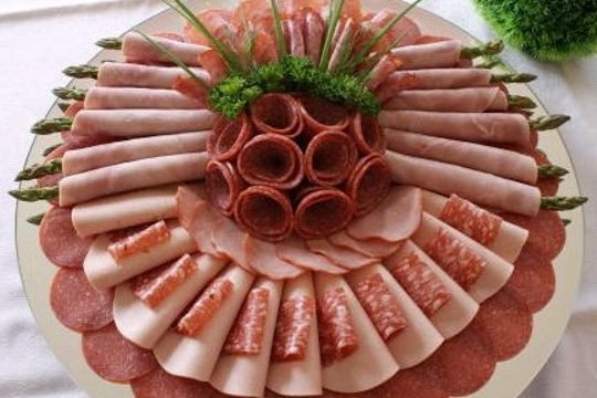 Прекрасное оформление колбасной нарезки. Берем на заметку, хозяюшки! - 10