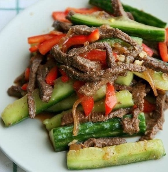 Огурцы с мясом по корейски. Вкуснейшая закусочка, радует правильно сочетание мясо-овощи, блюдо ...