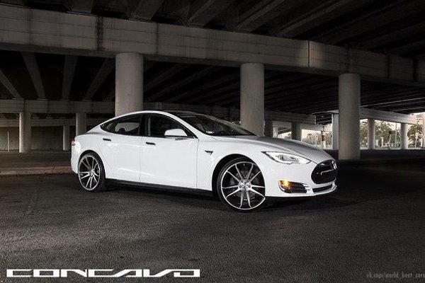 Tesla Model S - 3