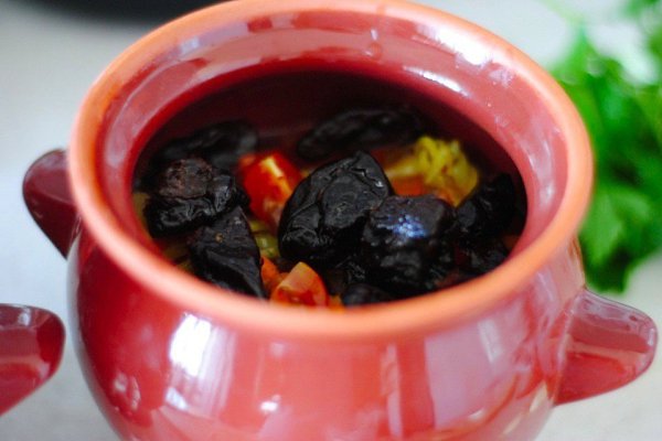 Жаркое из курицы с черносливом в горшочке.Время приготовления: 40 минутКоличество: 4 ... - 5