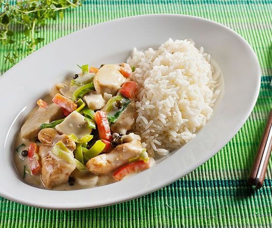 Курица с овощами и рисом.Ингредиенты:Лук-порей 0,5 шт. Перец сладкий красный (паприка) 1 ... - 7