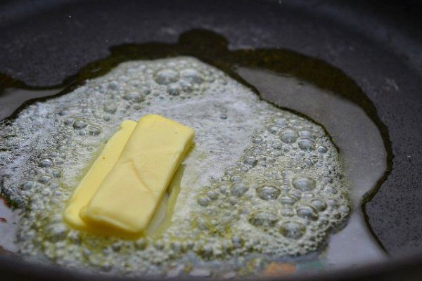 Фарфалле с курицей и мёдом.Ингредиенты:Макароны фарфалле — 500 гКуриная голень — 700 гМасло ... - 4