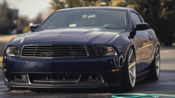 Ford Mustang on Rohana RC7 Wheels.