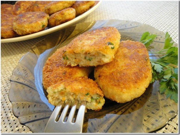 МОНАСТЫРСКИЕ КОТЛЕТЫ (РЫБНЫЕ).Вкусно, не похоже ни на какие другие котлеты. Хочется съесть еще и еще ...