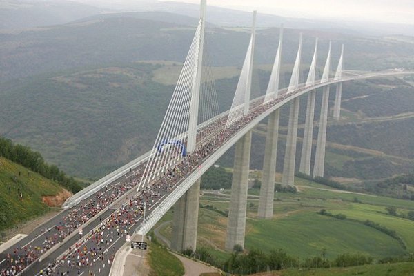 Millau Viaduct во Франции - самый высокий мост на планете