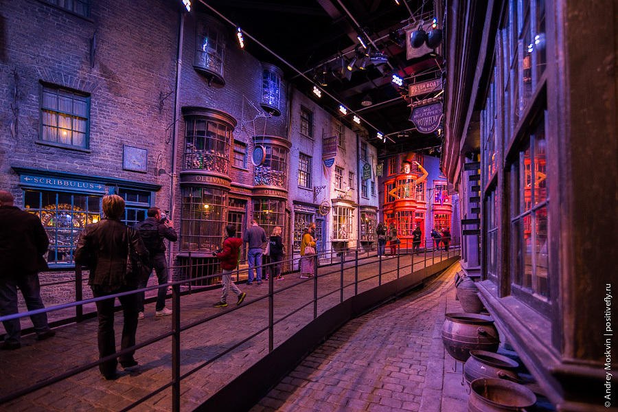   . ,   Watford,   Warner Bros. ... - 37