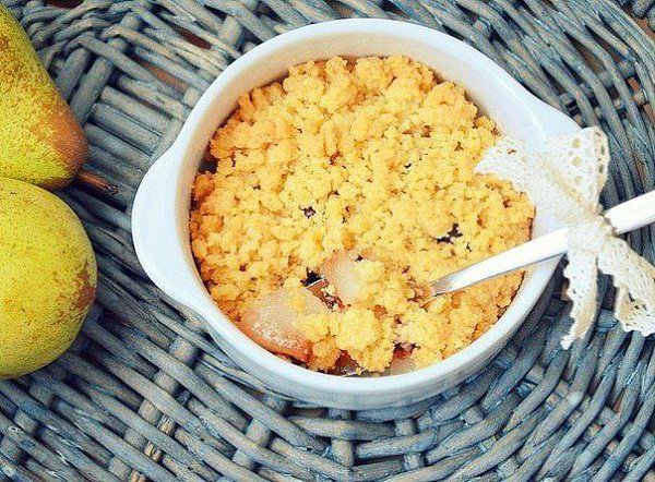 Грушево-шоколадный крамбл.Один из вариантов несложных и вкусных десертов, особенно актуален в летний ... - 7