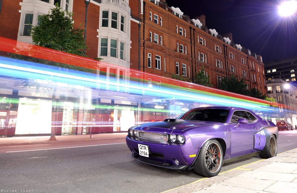 Dodge Challenger.   -. - 3