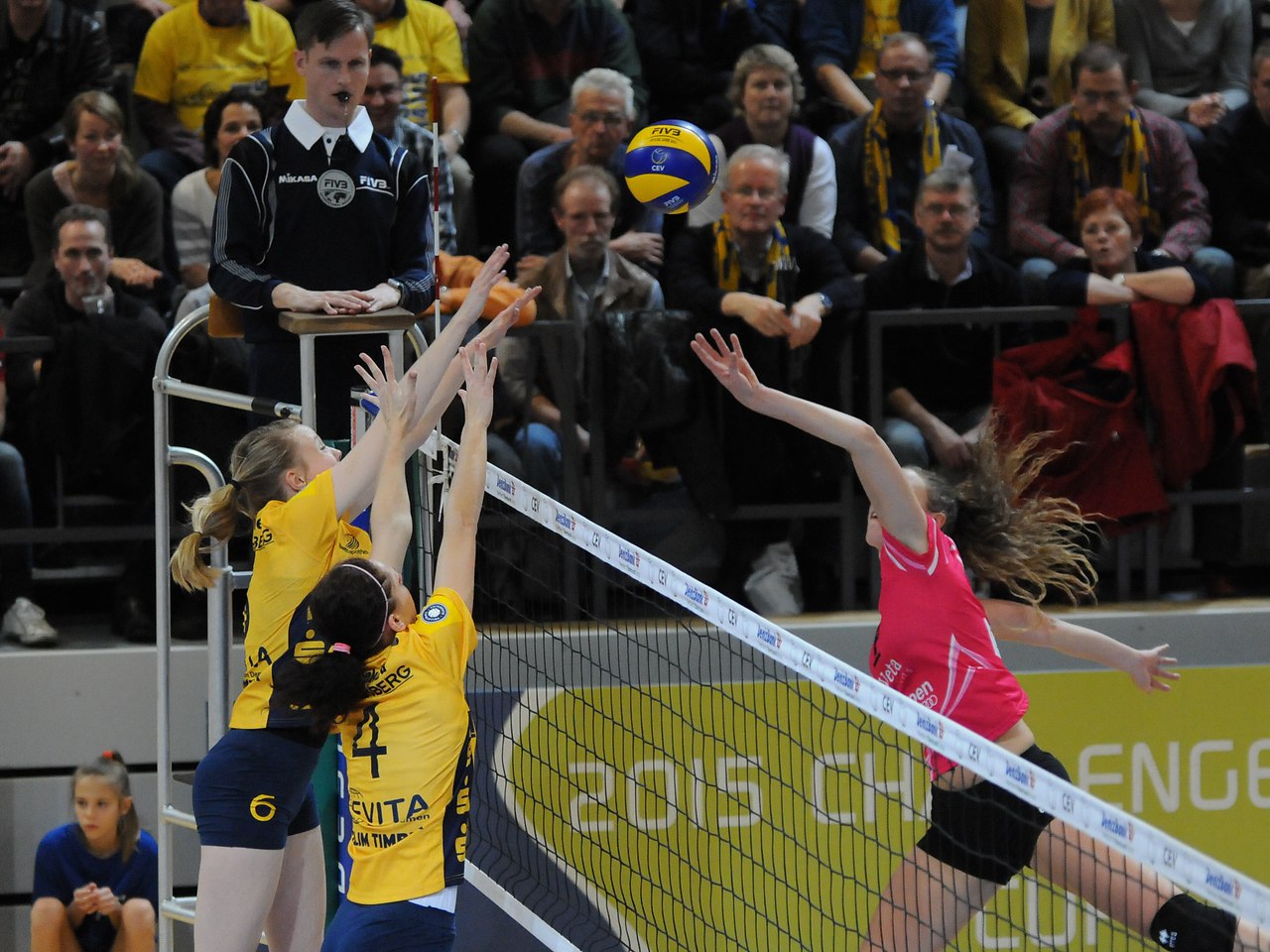 2015 CEV Volleyball Challenge Cup - Women SCHWERINER SC vs VC OUDEGEM - 10