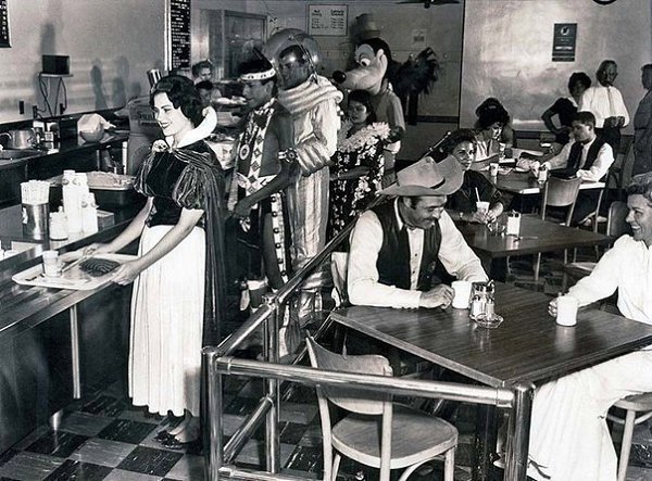 Столовая работников Диснейленда 1961 год.