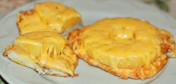 Куриные отбивные с ананасом и сыром.Пищевая ценность: белка 302,2 гр., жира 57,4 гр., углеводов 70,7 ...