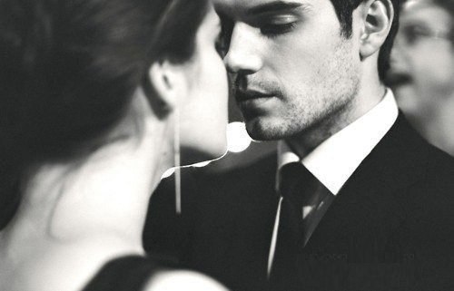 если ты ее действительно любишь, дай ей то, что ей больше всего нужно, не ставя никаких условий. и ...