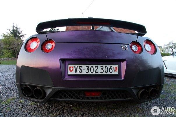 Nissan GT-R - 8