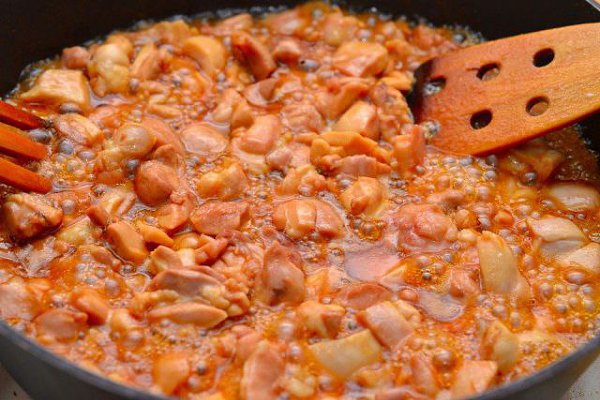 Фарфалле с курицей и мёдом.Ингредиенты:Макароны фарфалле — 500 гКуриная голень — 700 гМасло ...