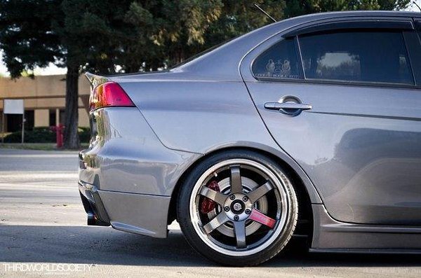 Mitsubishi Lancer Evolution X - 7