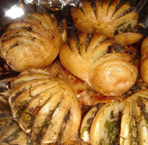 Картошка-гармошка.Очень вкусная фаршированная запеченная картошка. Отличный гарнир к любому ...