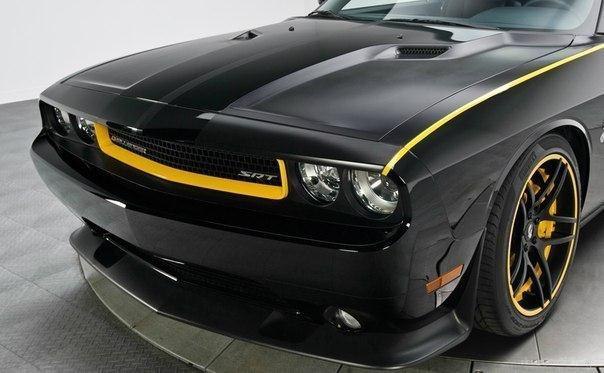 Dodge Challenger SRT8 - 4