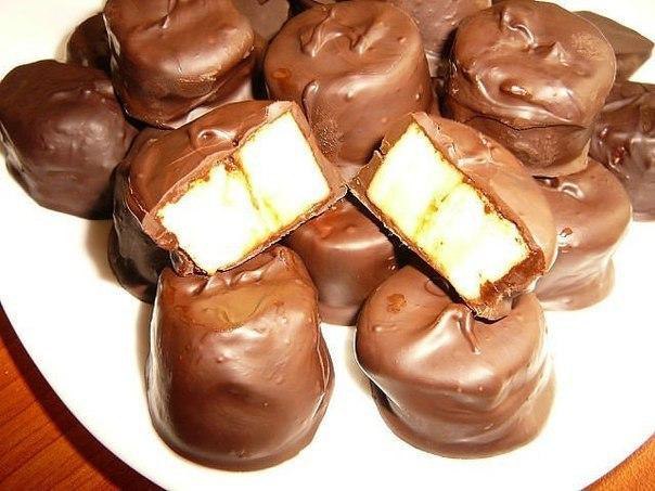 Самый быстрый и вкусный десерт "Бананы в шоколаде" Ингредиенты: - 2 банана - 50г шоколада. ...