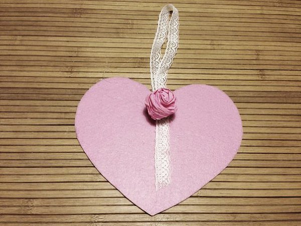 Сердце из бумажных роз.Нам понадобится:-гофрированная бумага-фетр или плотный картон-нитки, ... - 5