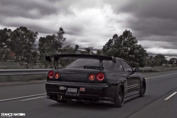 Nissan Skyline GT-R R34 - 4