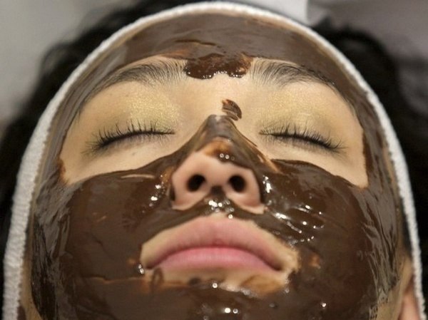 Маска из какао. Маска из какао улучшает цвет лица, кожа после нее становится матовой и бархатистой, ...