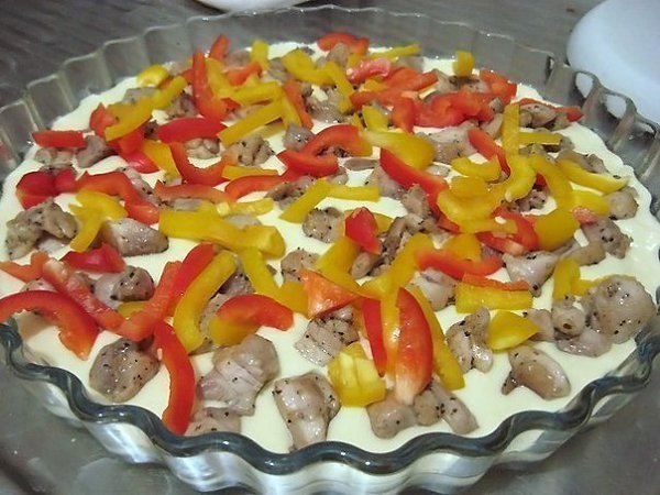 Открытый пирог с курицей и болгарским перцем! Ингредиенты: 3 яйца, по 2-3 ложки майонеза и сметаны ... - 4