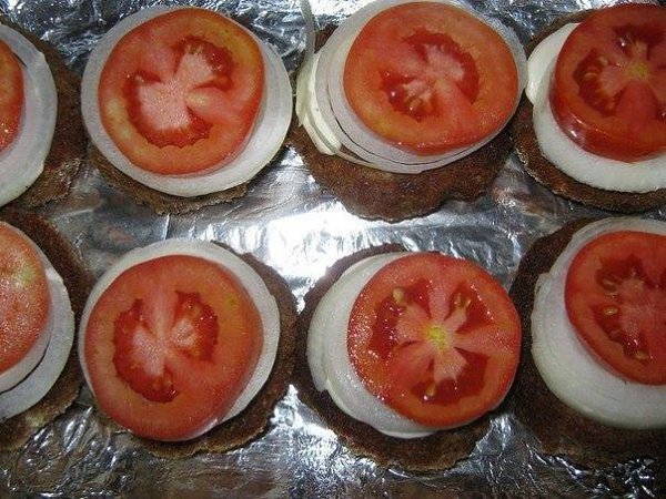 Колдуны ленивые под шубкой.Ингредиенты:?Фарш мясной-300 гр.?Картофель-4 шт.?Лук-2 шт.?Яйцо-1 ... - 4